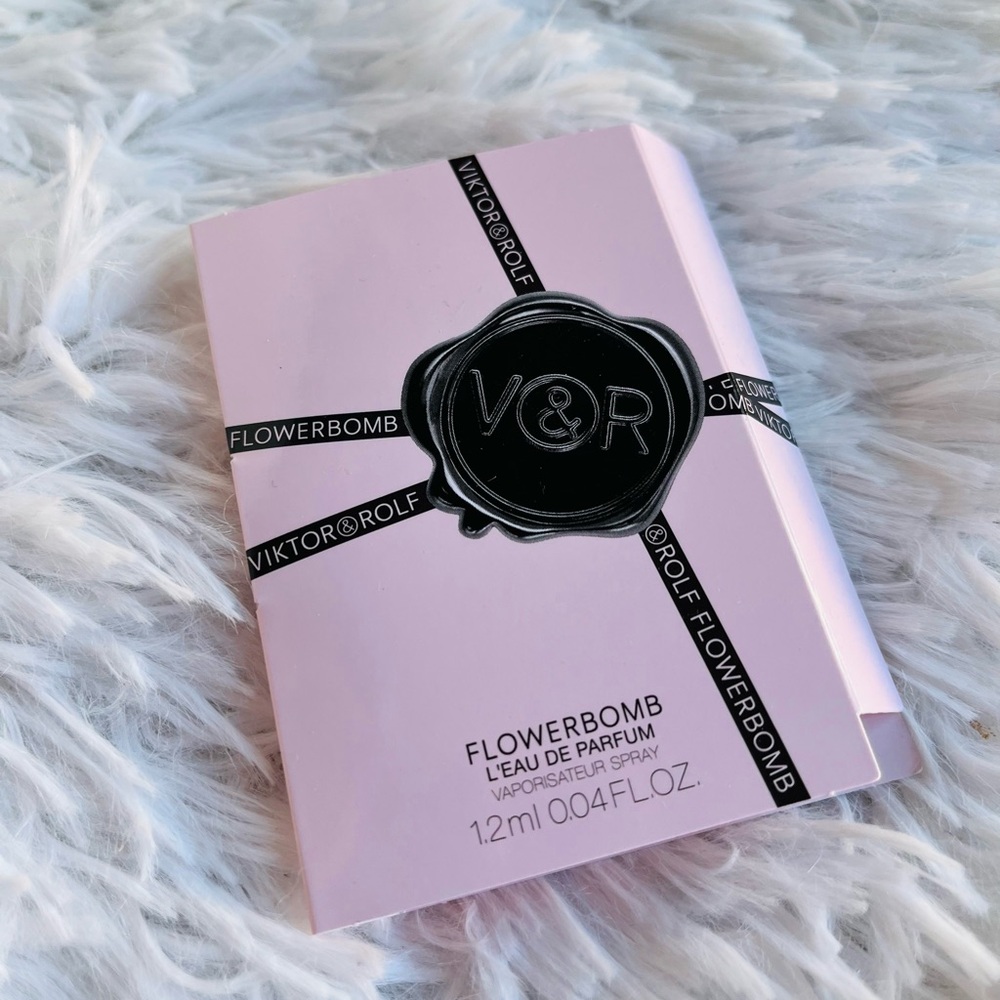 3/$15 🌻 Viktor & Rolf sample